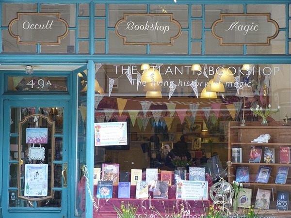 800px-Atlantis_Bookshop_London_1